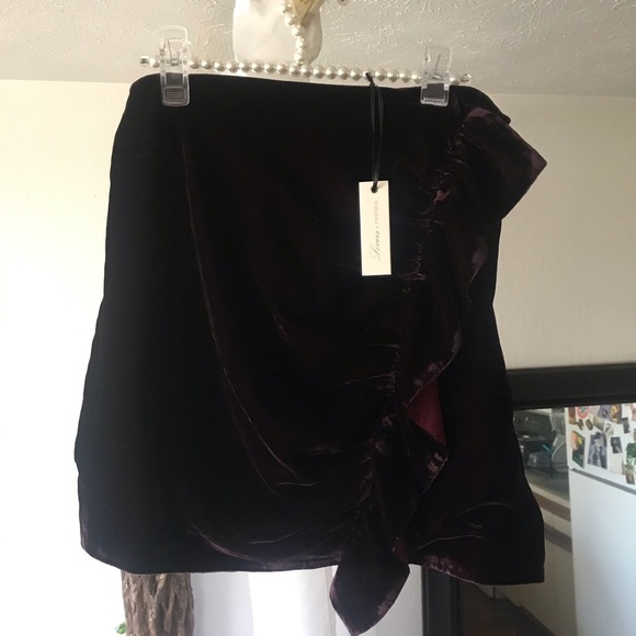 Revolve Lovers + Friends Lisa Skirt in Jam - Picture 4 of 7